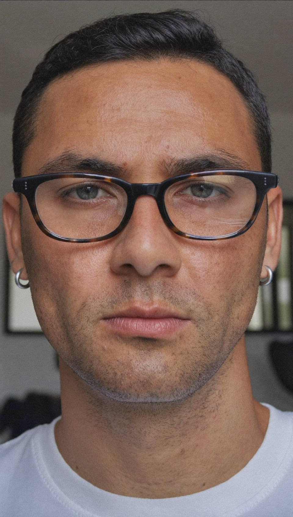 <em>Luis R</em>
